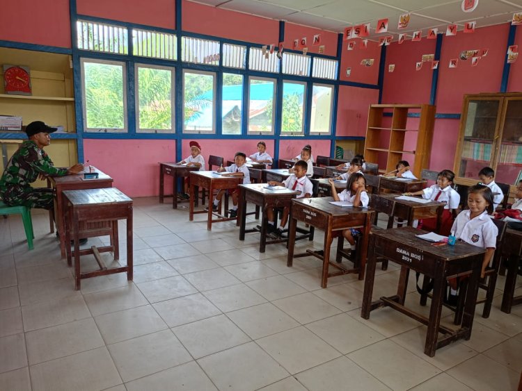Pamtas RI-MLY Yon Armed 16 TK Berikan Bantuan Tenaga Pengajar di Sekolah Dasar