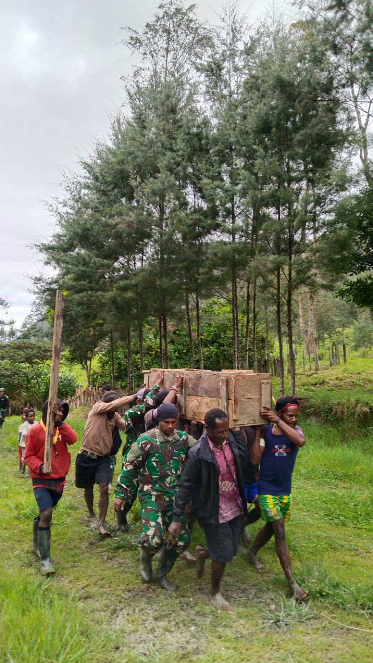 Turut Berduka, Satgas Mobile Raider 300 Siliwangi Bantu Pemakaman Warga Papua