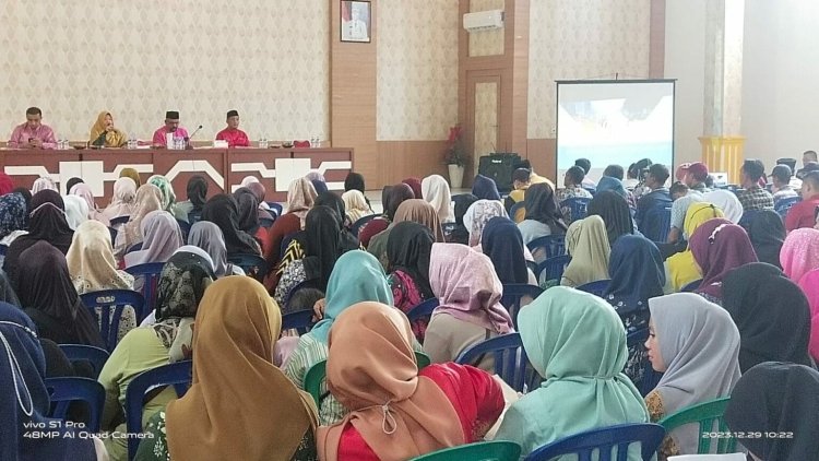 Kadis DLH Rohil Suwandi Pimpin Rapat Koordinasi dan Evaluasi Pelaksanaan kegiatan Akhir Tahun.