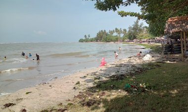 Pantai Lhok Bubon Ramai saat Hari Libur