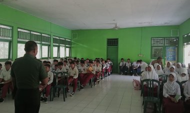 Babinsa Aktif Bina Karakter Siswa di MPLS SMPN 2 Sukodono