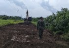 Satgas TMMD Ke-129 Kodim 0313/KPR Timbun Jalan Berlubang Sepanjang 230 Meter Di Pangkalan Terap