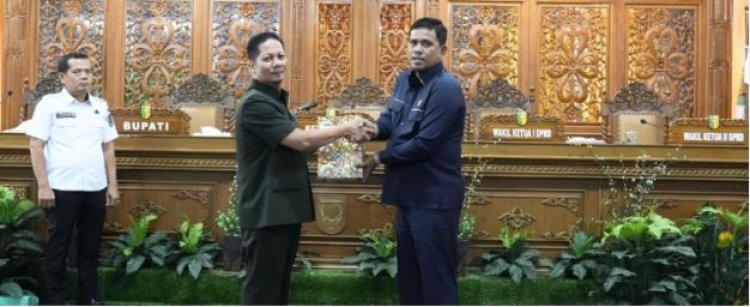 Rapat Paripurna DPRD Kuansing, Plt Bupati Sampaikan Ranperda Pertanggungjawaban APBD 2025